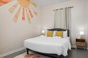 Getaway Suite 5 mins to DT with private bathroom
